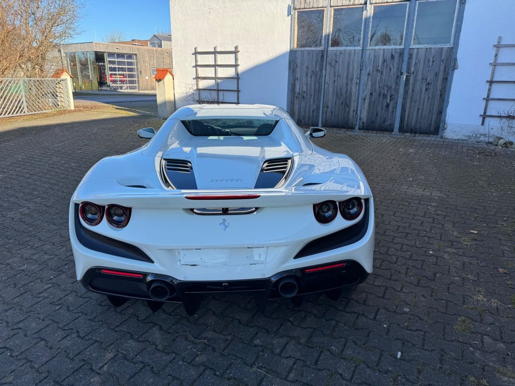 Ferrari F8 2022