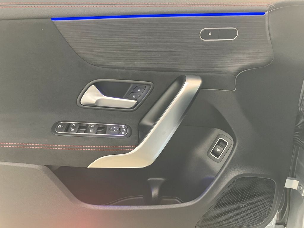 Mercedes-Benz CLA 200 2025