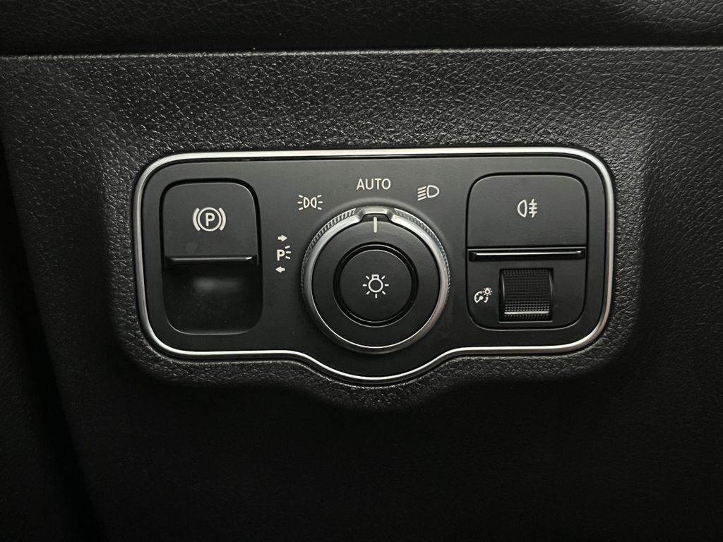 Mercedes-Benz GLB 200 2020