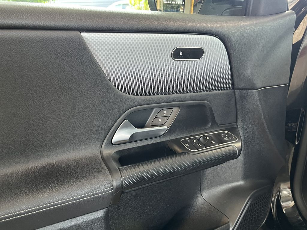 Mercedes-Benz GLB 200 2020