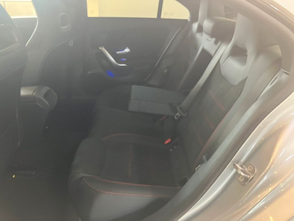 Mercedes-Benz CLA 200 2025