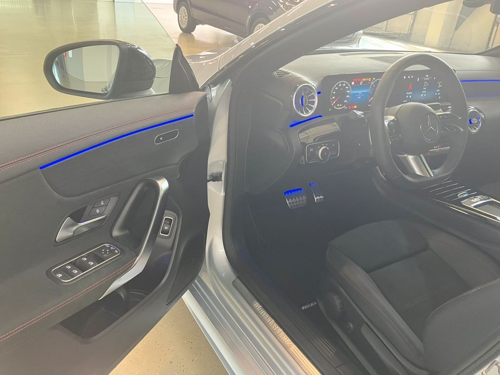 Mercedes-Benz CLA 200 2025