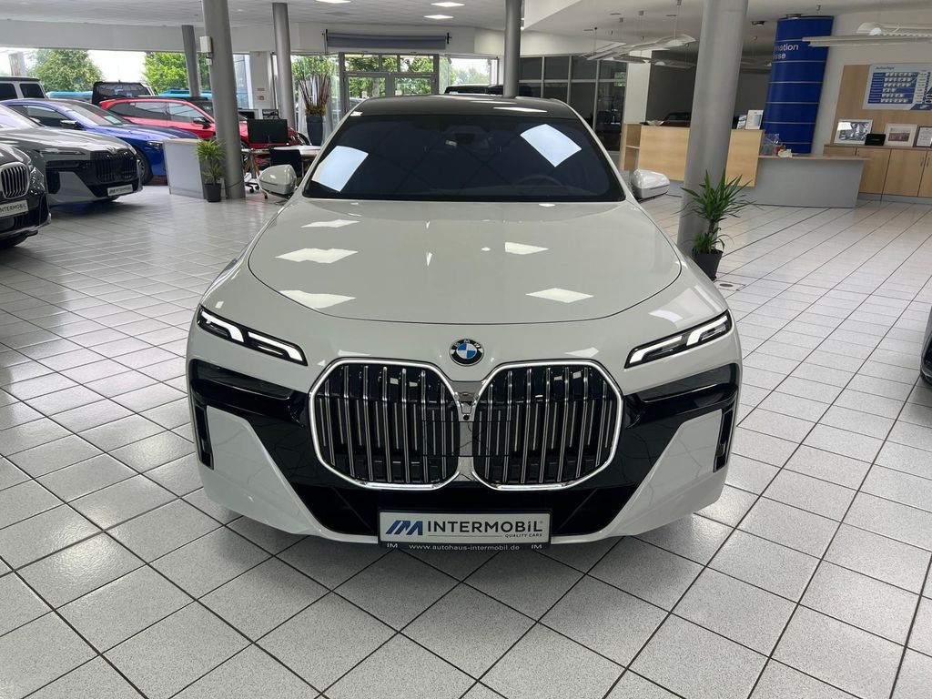 BMW 740 2024