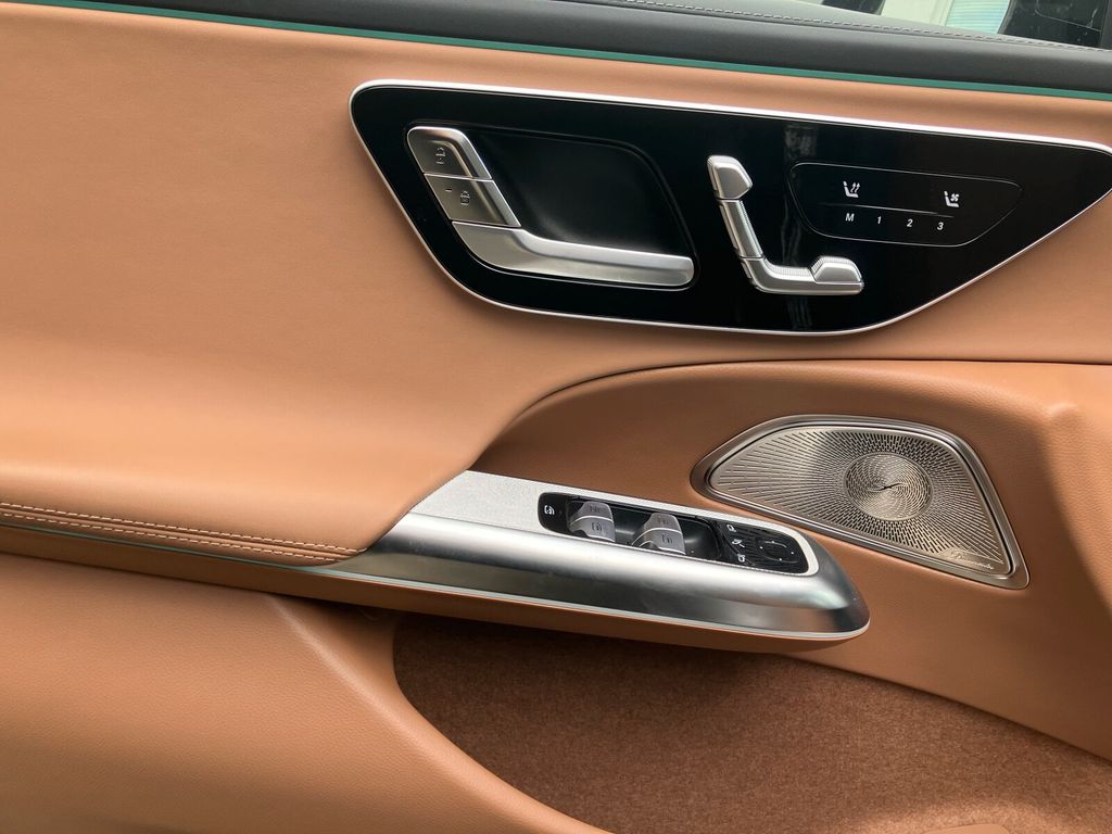 Mercedes-Benz E 300 2025
