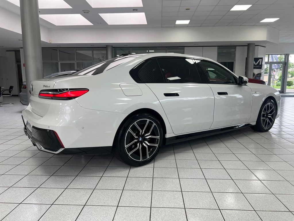 BMW 740 2024