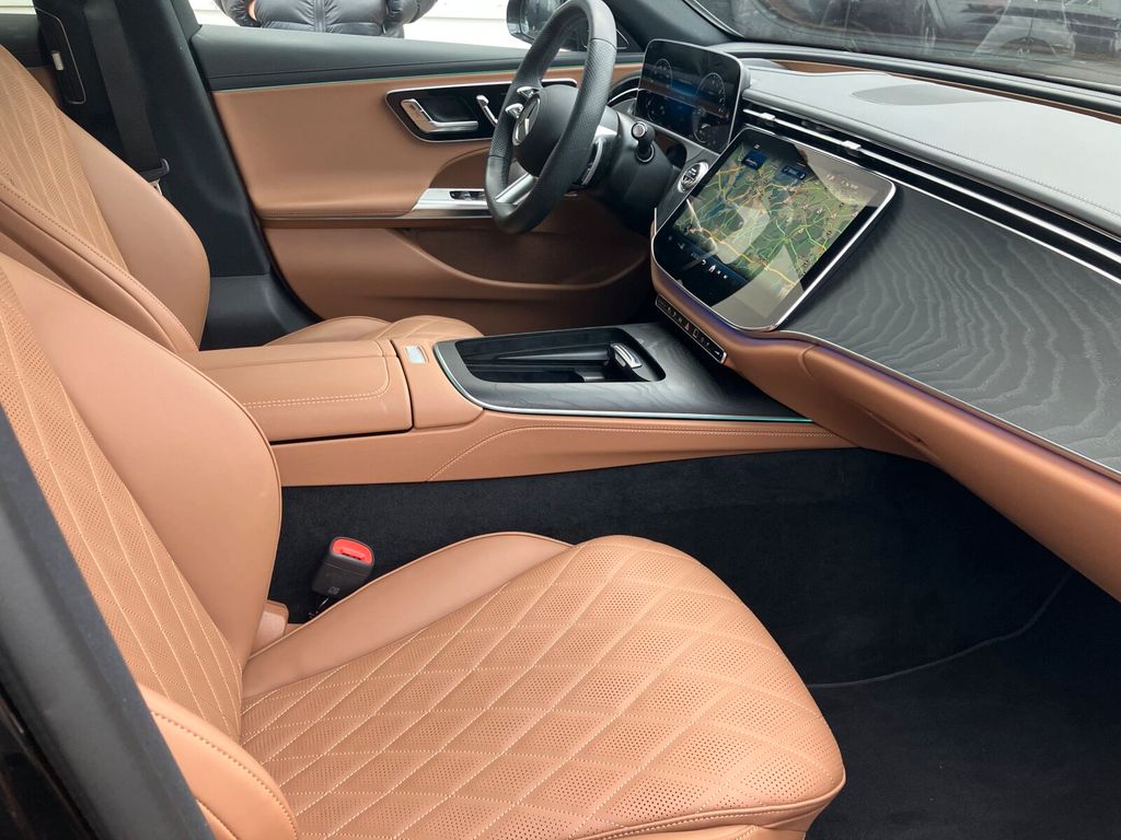 Mercedes-Benz E 300 2025