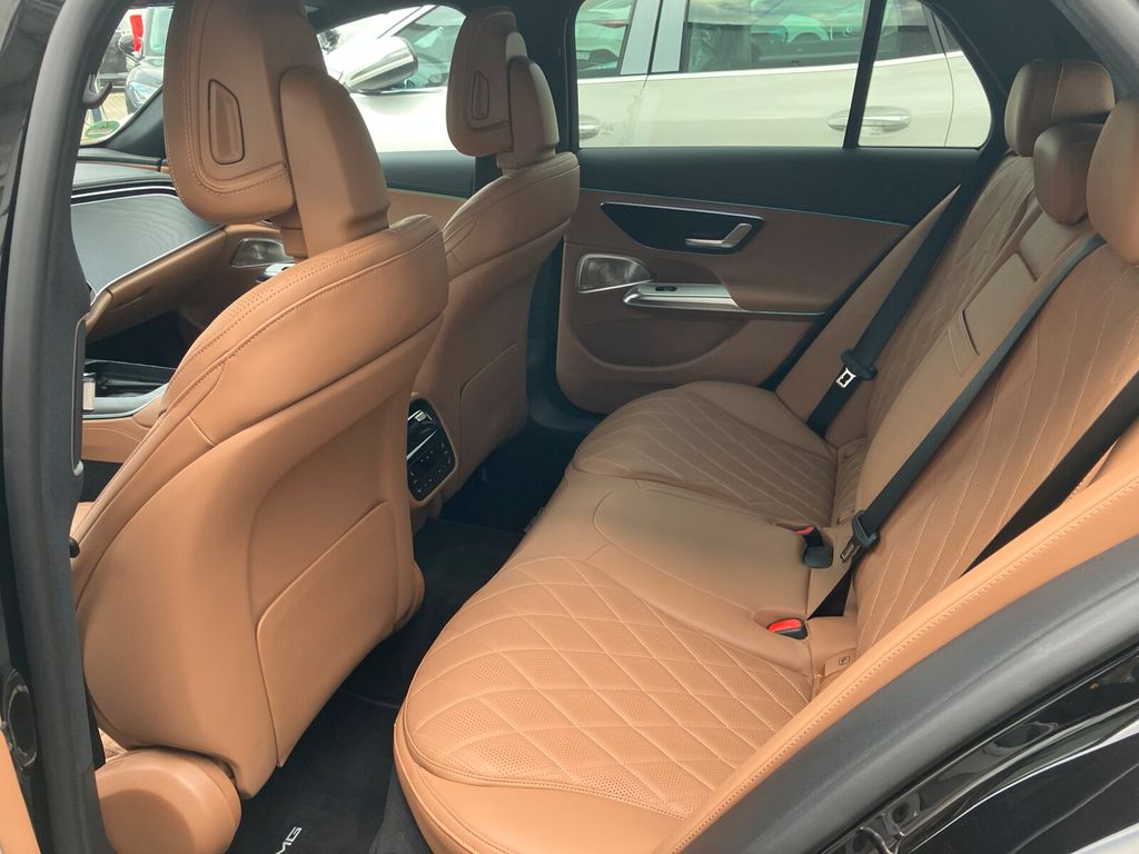 Mercedes-Benz E 300 2025