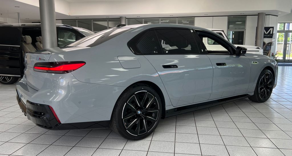 BMW i7 2024