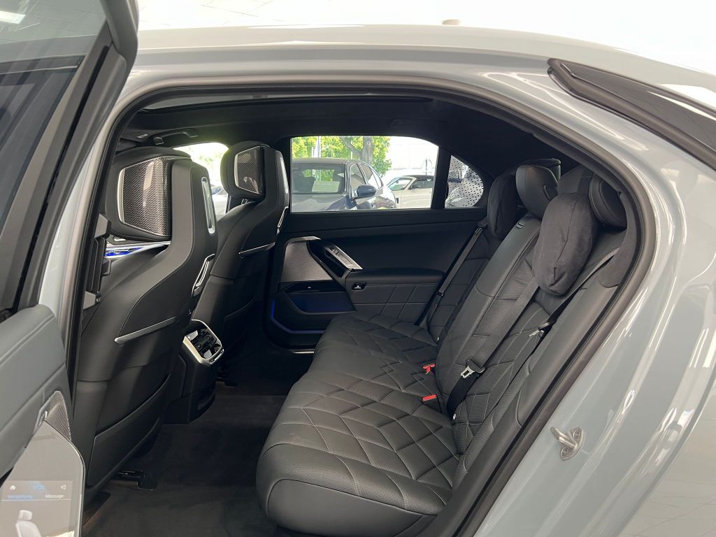 BMW i7 2024