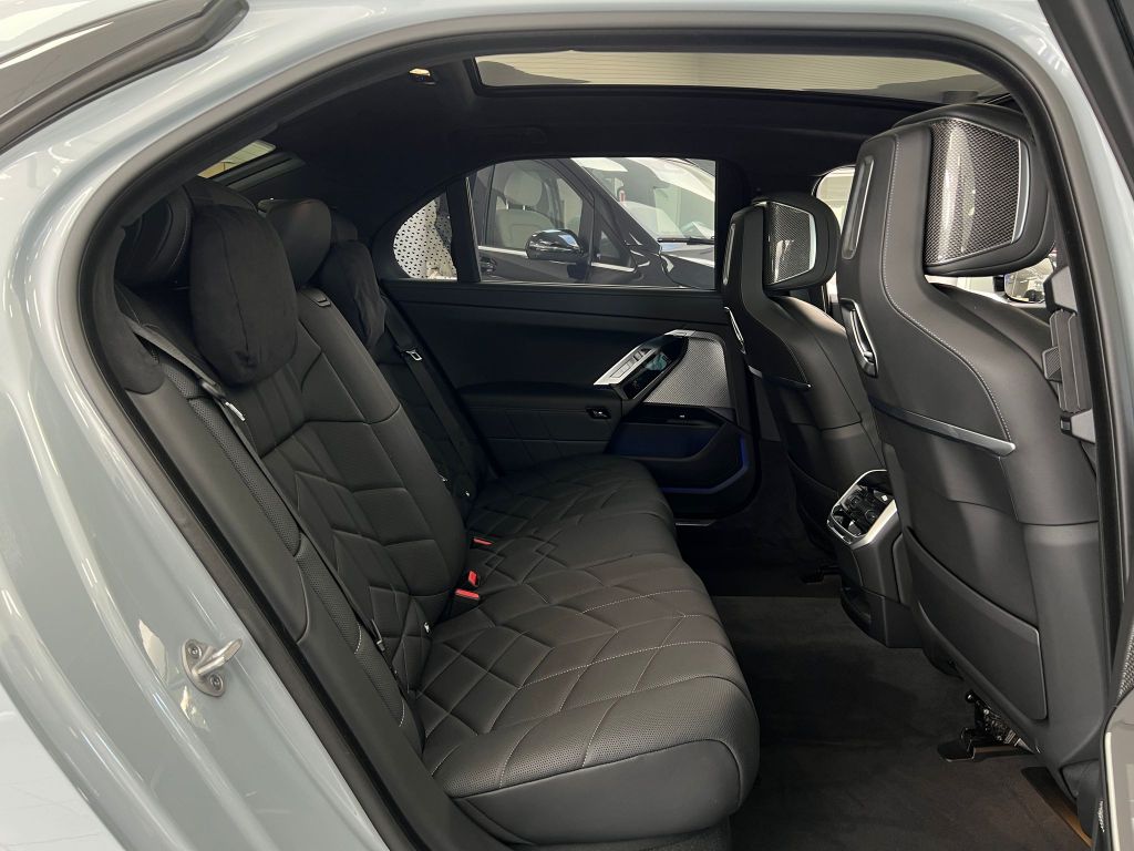 BMW i7 2024