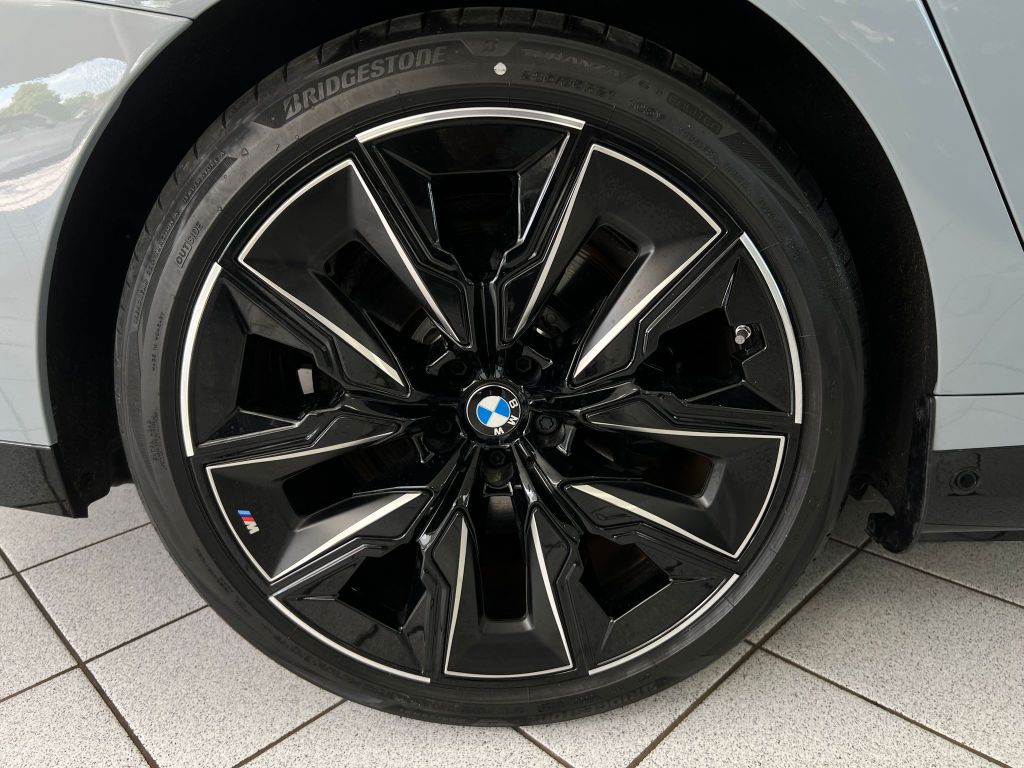 BMW i7 2024