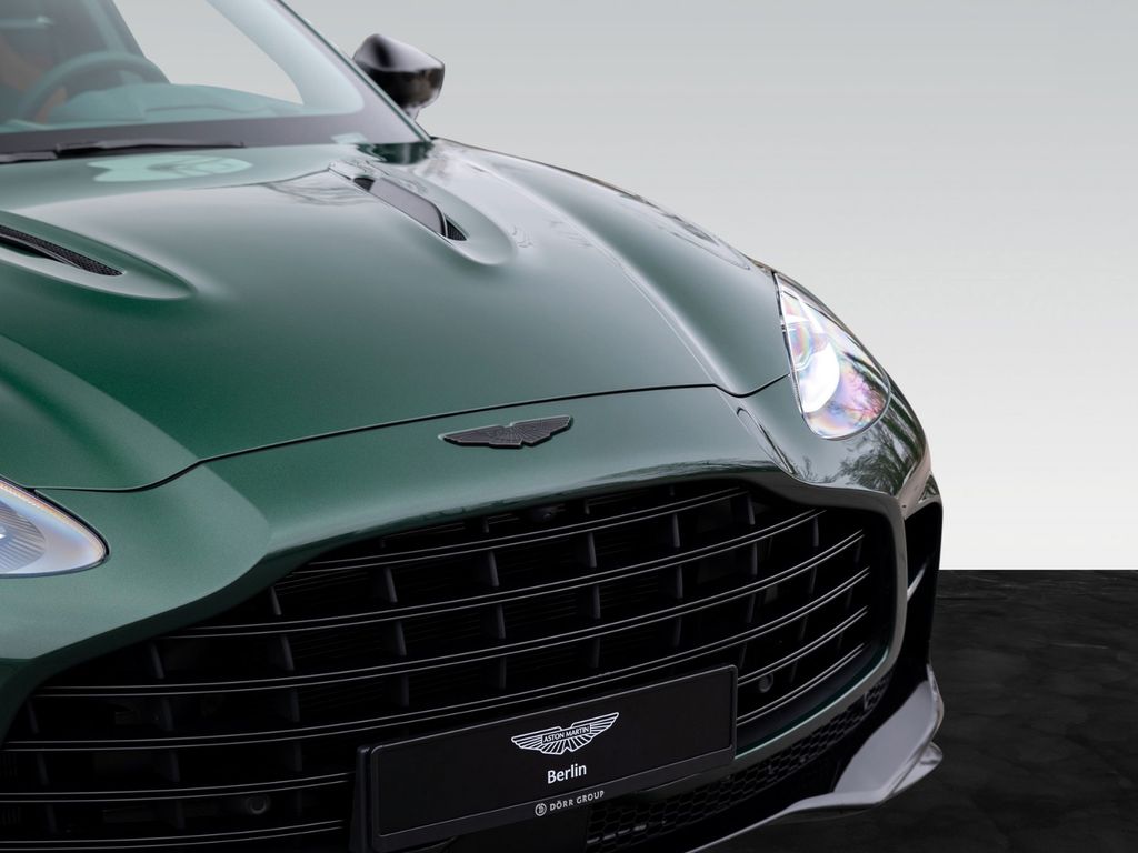 Aston Martin DBX 2025