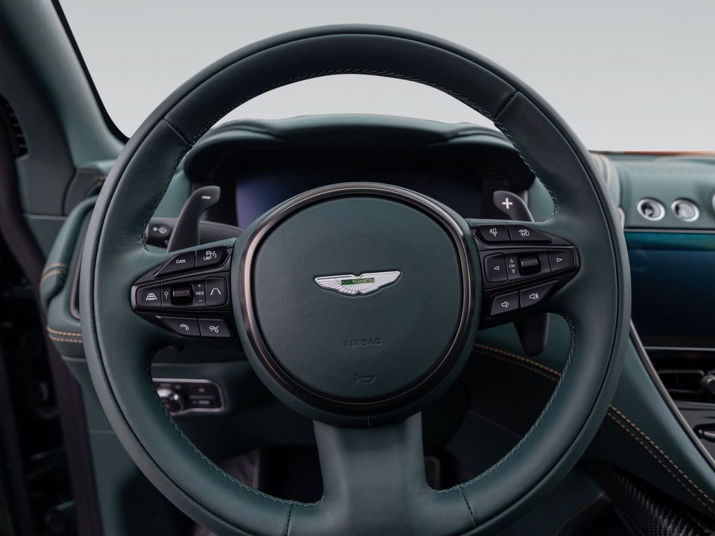 Aston Martin DBX 2025