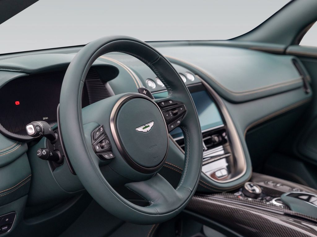 Aston Martin DBX 2025