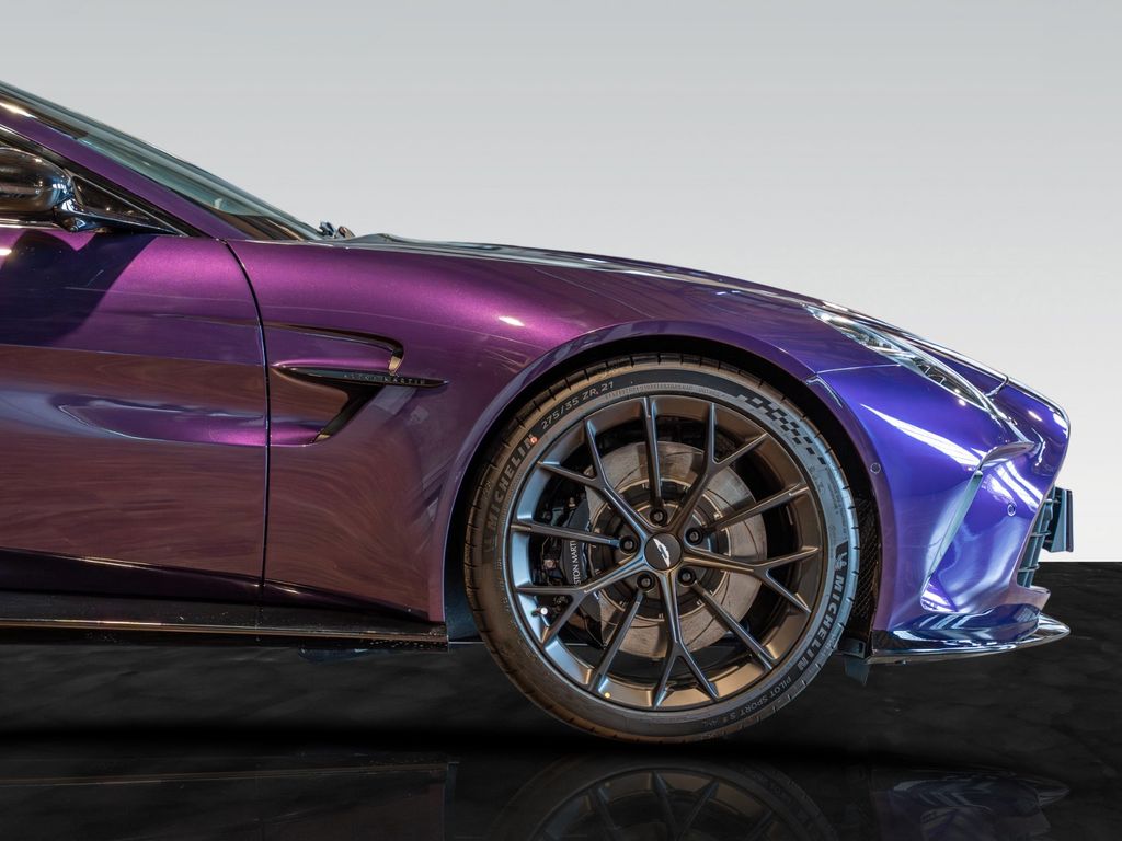 Aston Martin V8 Vantage 2025
