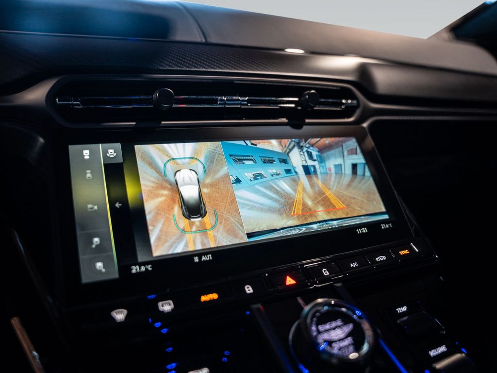 Aston Martin V8 Vantage 2025