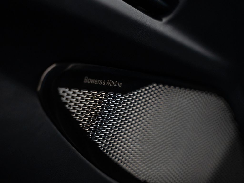 Aston Martin V8 Vantage 2025