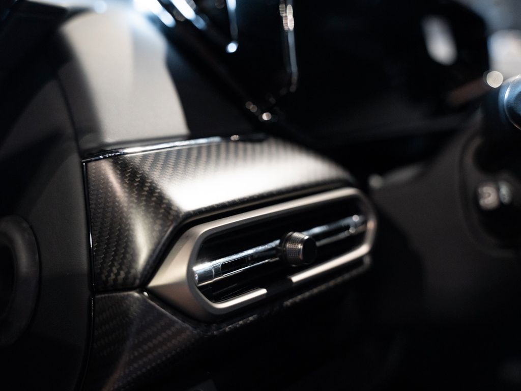 Aston Martin V8 Vantage 2025