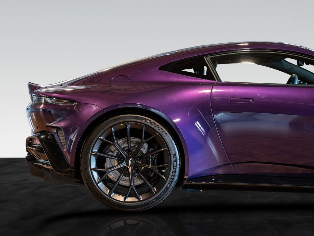 Aston Martin V8 Vantage 2025