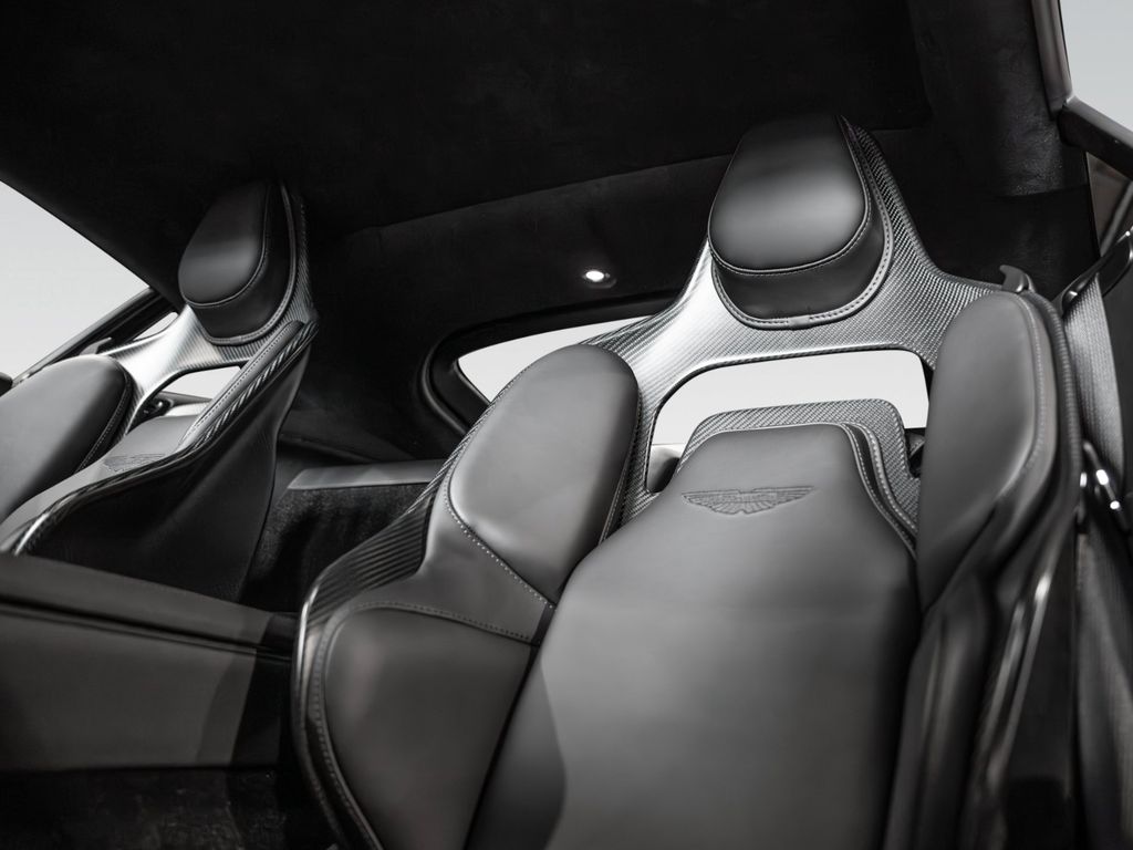 Aston Martin V8 Vantage 2025