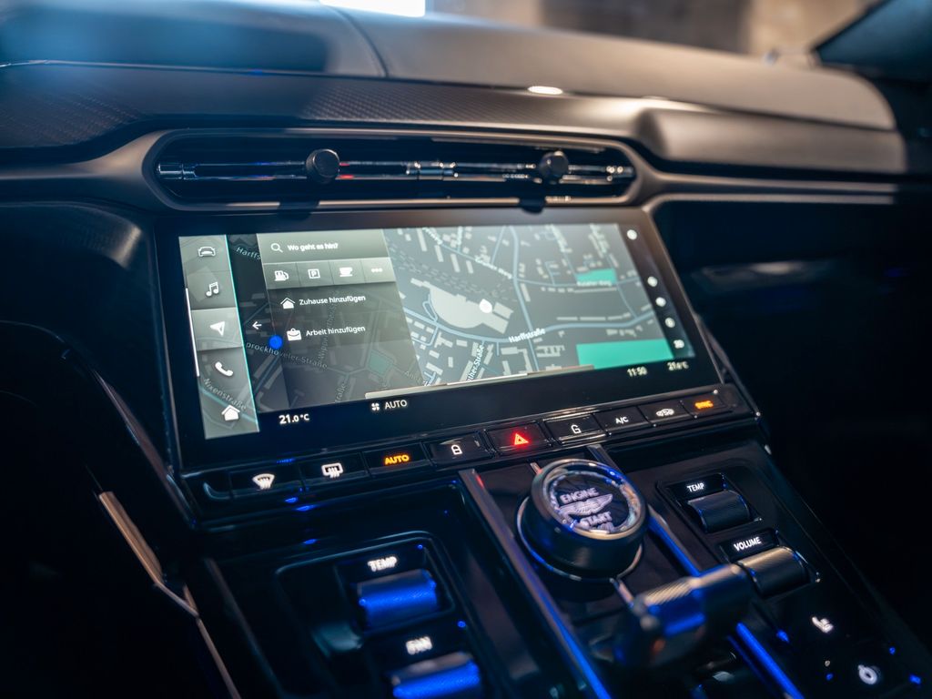 Aston Martin V8 Vantage 2025