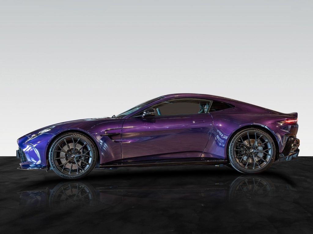 Aston Martin V8 Vantage 2025