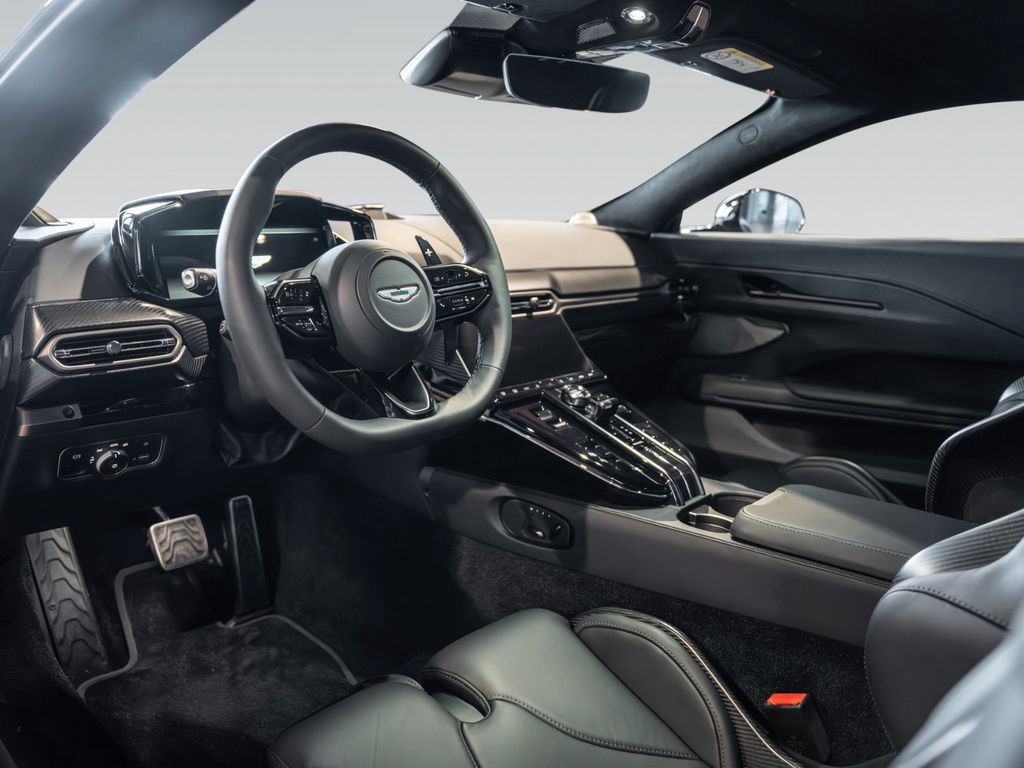 Aston Martin V8 Vantage 2025