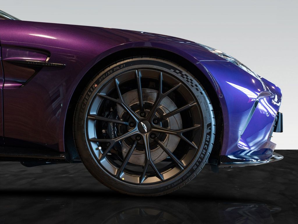 Aston Martin V8 Vantage 2025