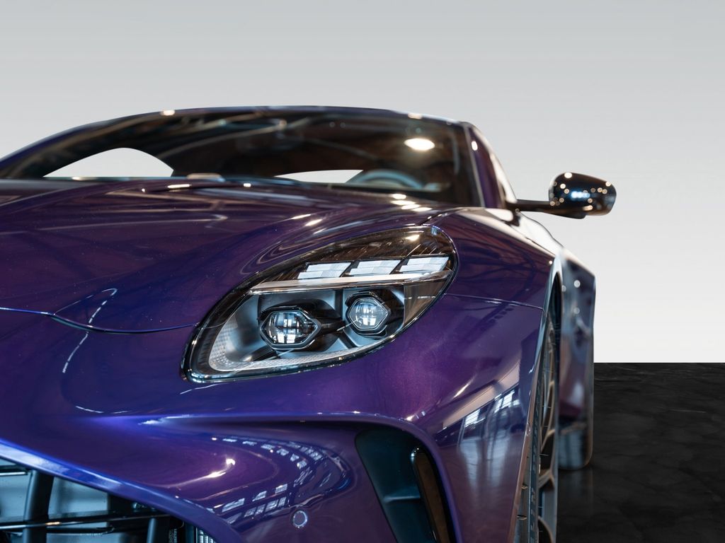 Aston Martin V8 Vantage 2025