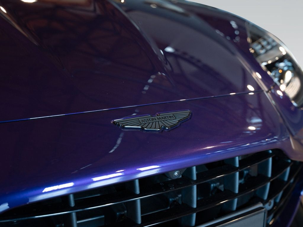 Aston Martin V8 Vantage 2025