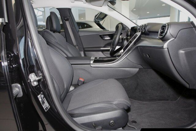 Mercedes-Benz C 220 2025
