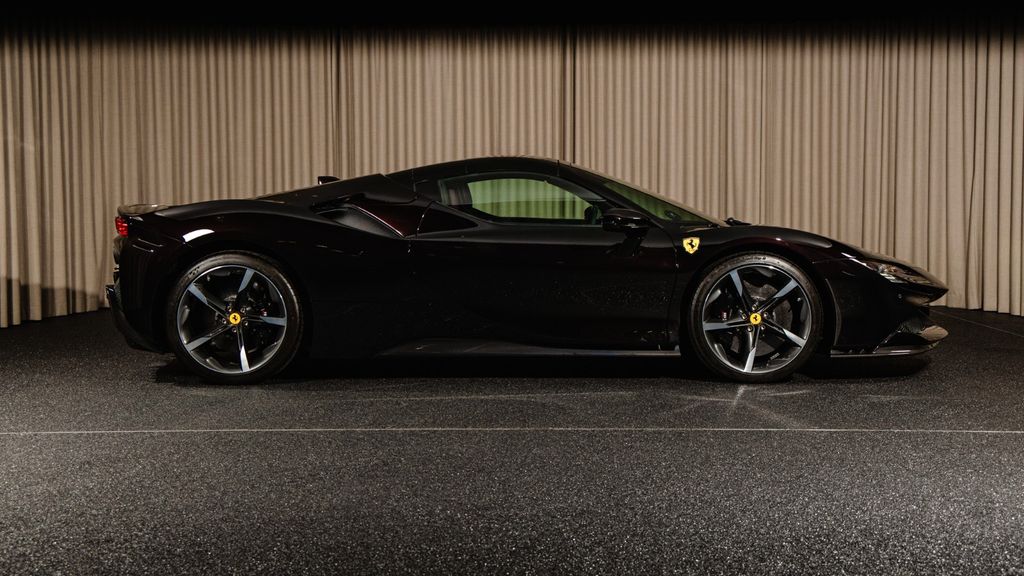 Ferrari SF90 2025