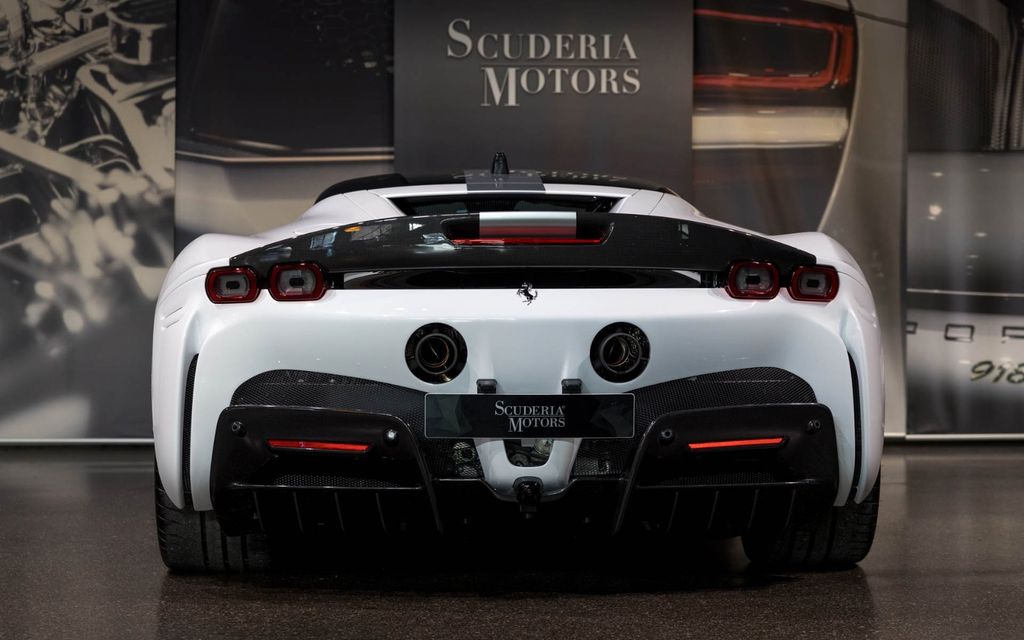 Ferrari SF90 2024