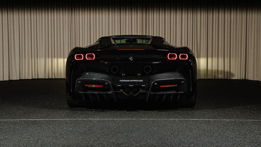 Ferrari SF90 2025