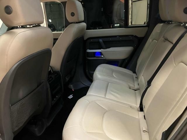 Land Rover Defender 2022