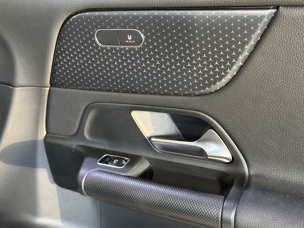 Mercedes-Benz GLA 180 2024