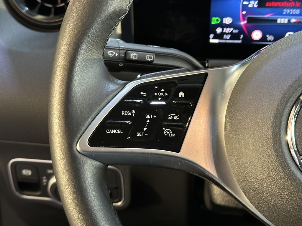 Mercedes-Benz GLA 180 2024