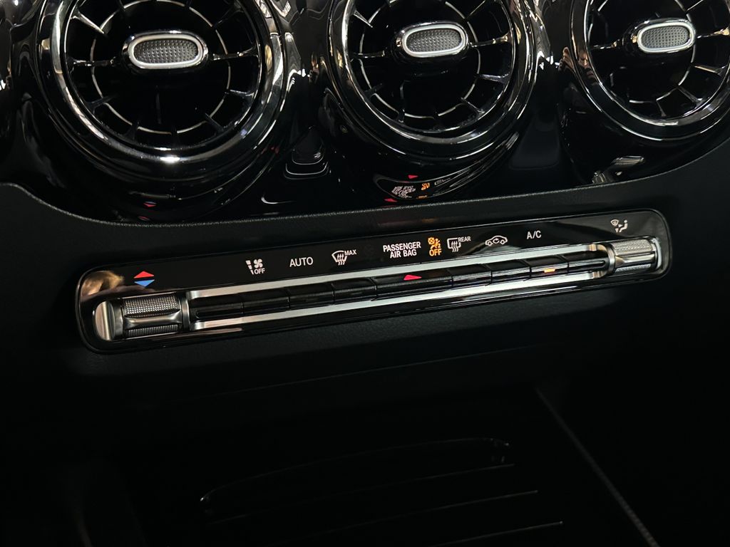 Mercedes-Benz GLA 180 2024