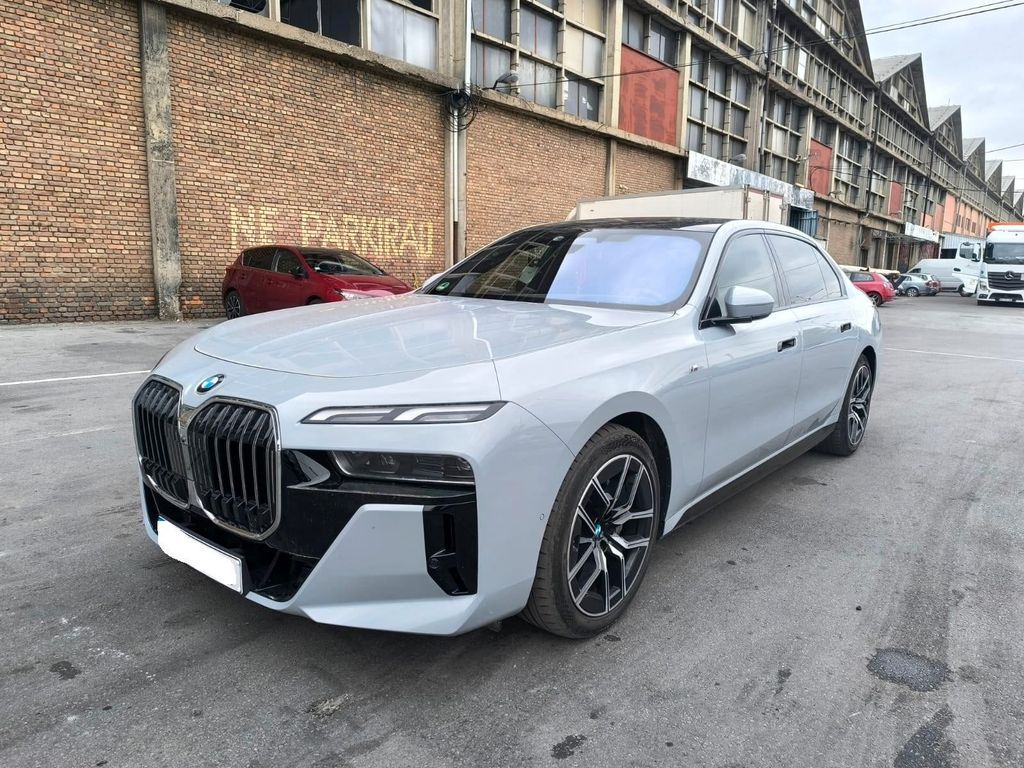 BMW 740 2024