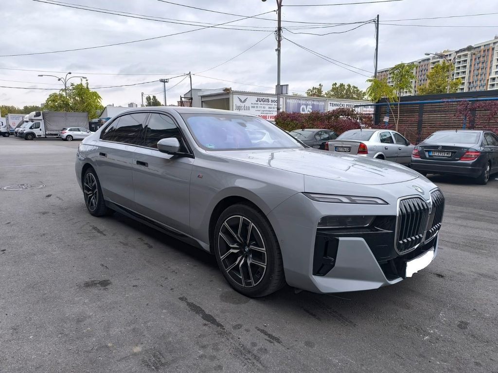 BMW 740 2024
