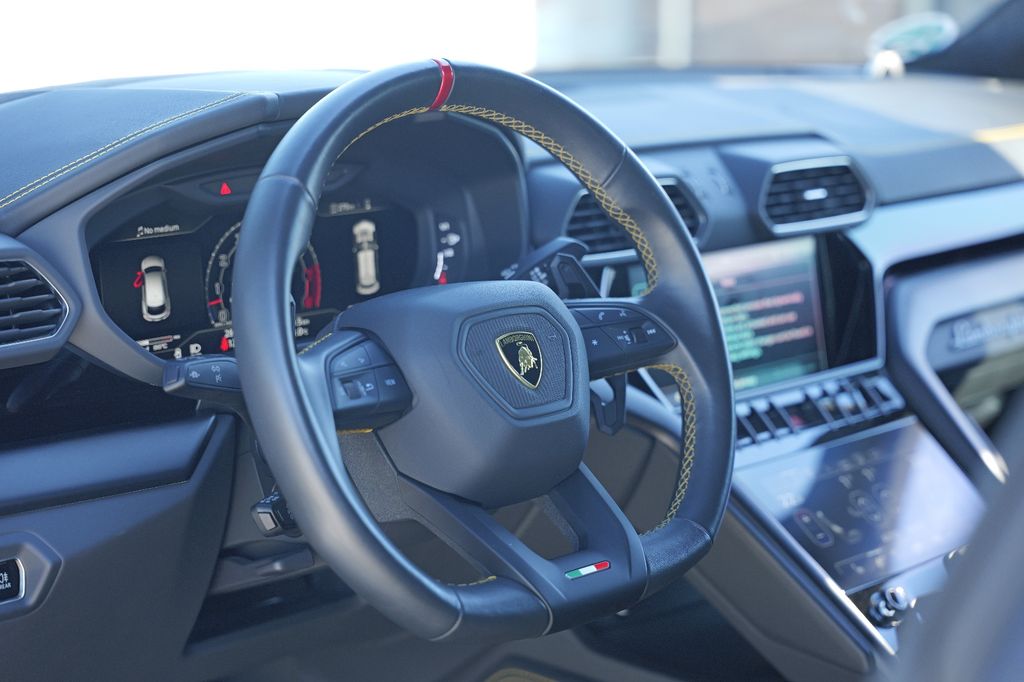 Lamborghini Urus 2023