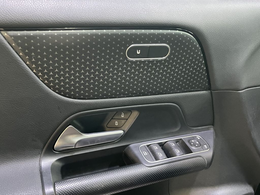 Mercedes-Benz GLA 180 2024