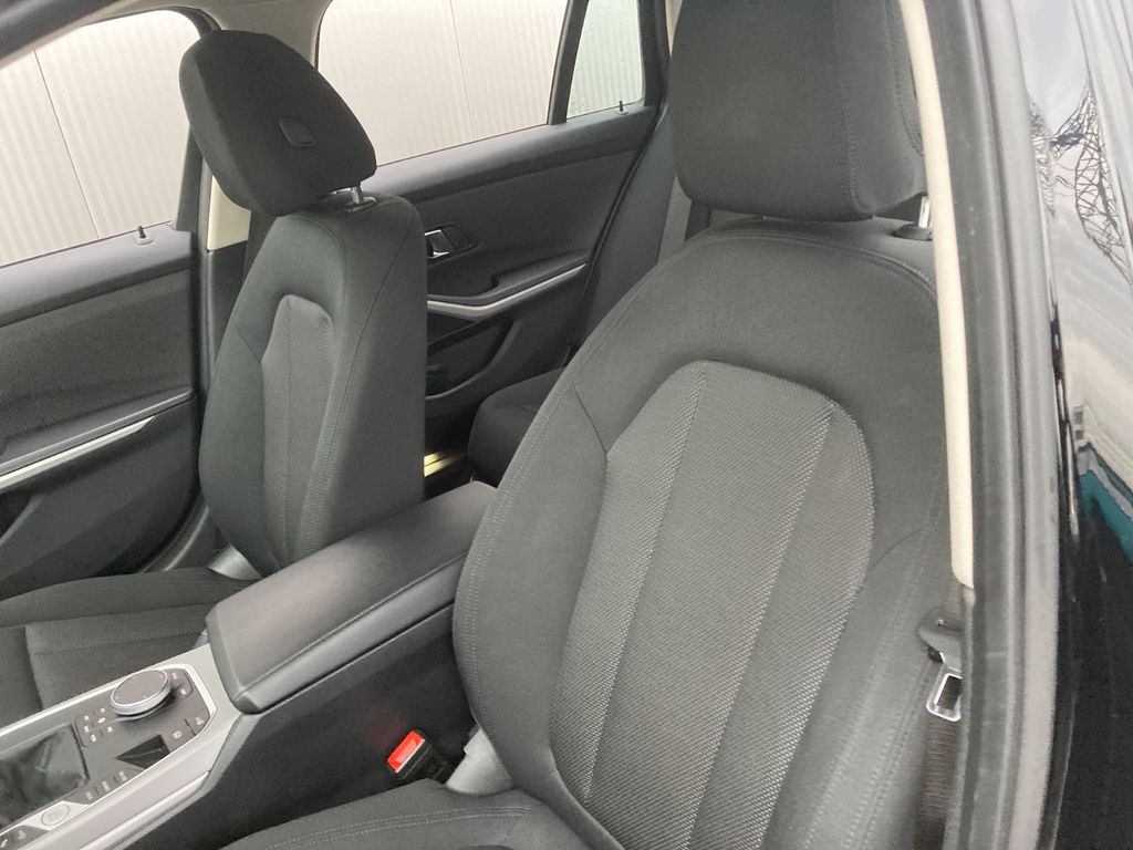 BMW 318 2021