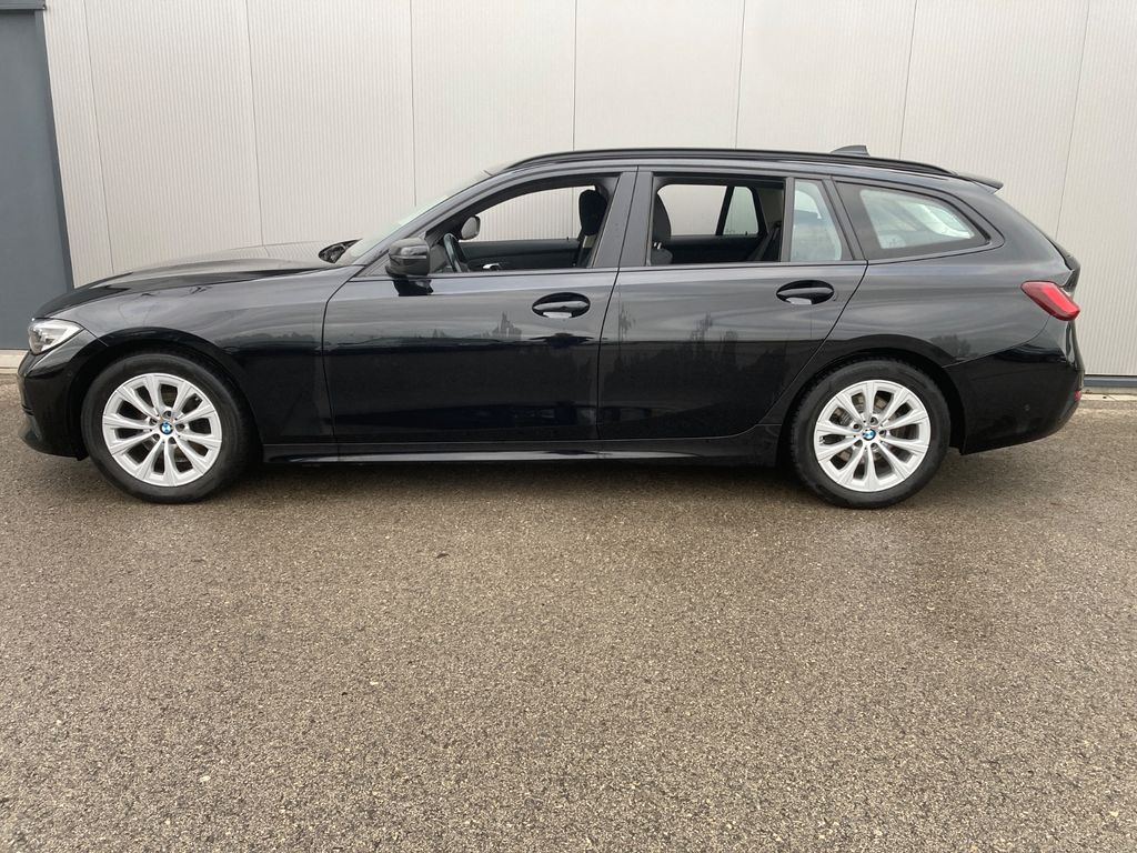 BMW 318 2021