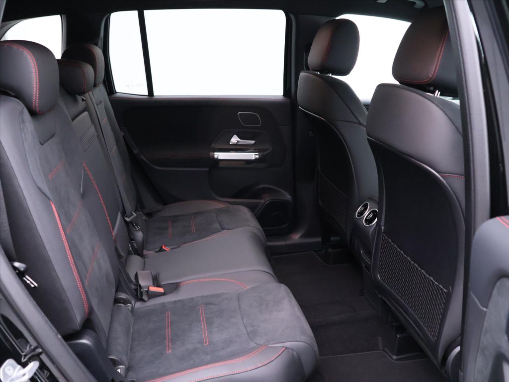 Mercedes-Benz GLB 200 2025