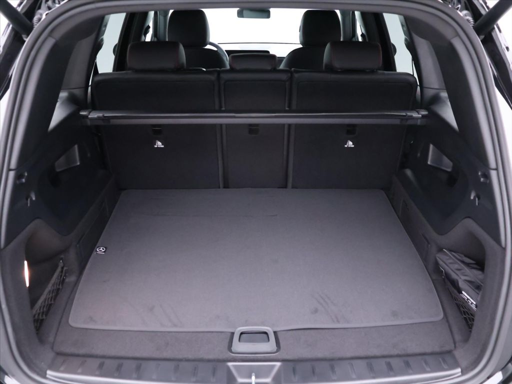 Mercedes-Benz GLB 200 2025