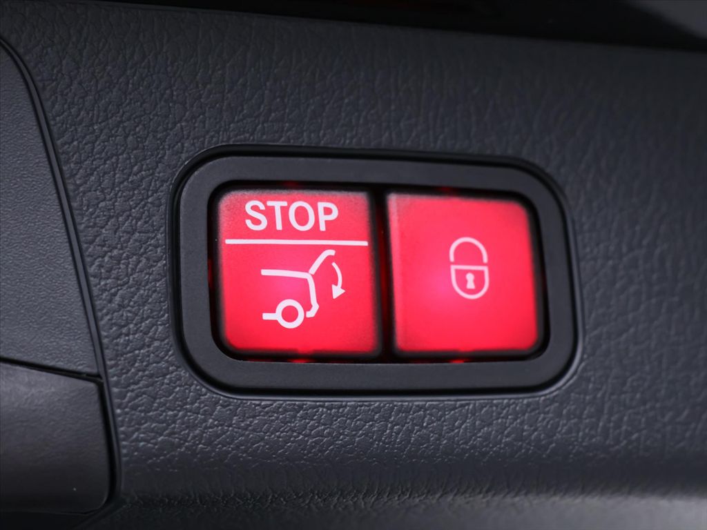 Mercedes-Benz GLB 200 2025