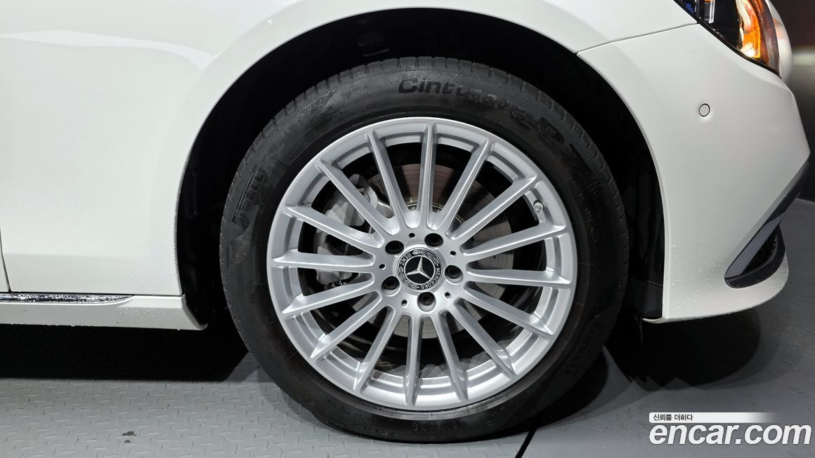 Mercedes-Benz E-Class 2023