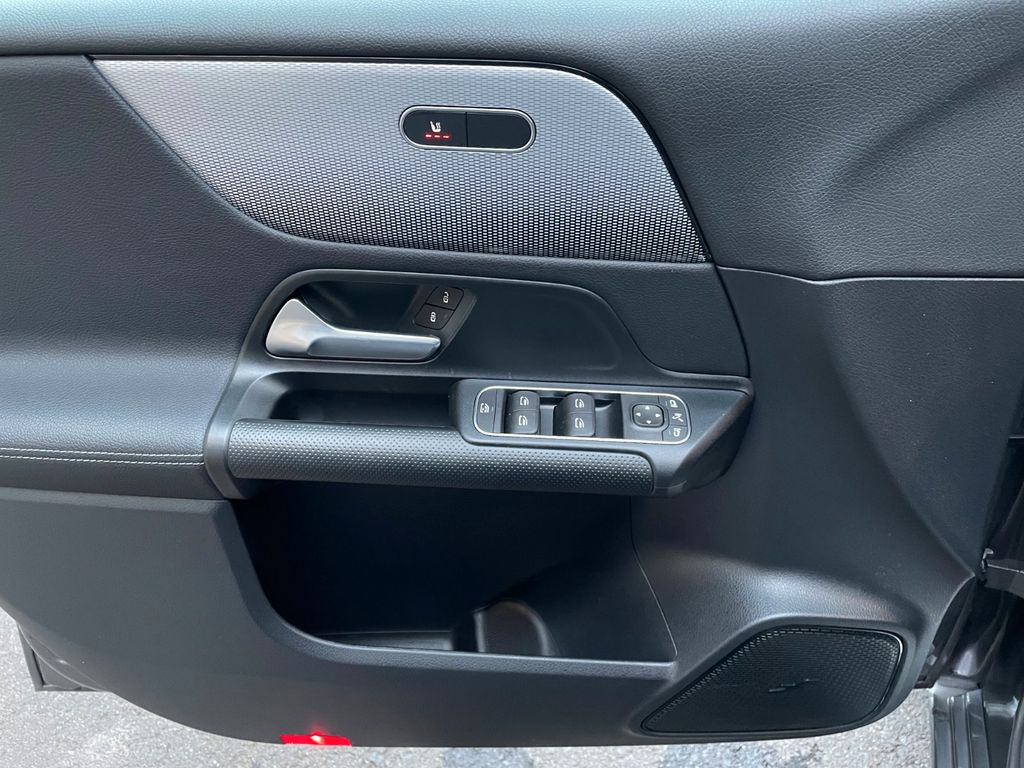 Mercedes-Benz B 200 2022