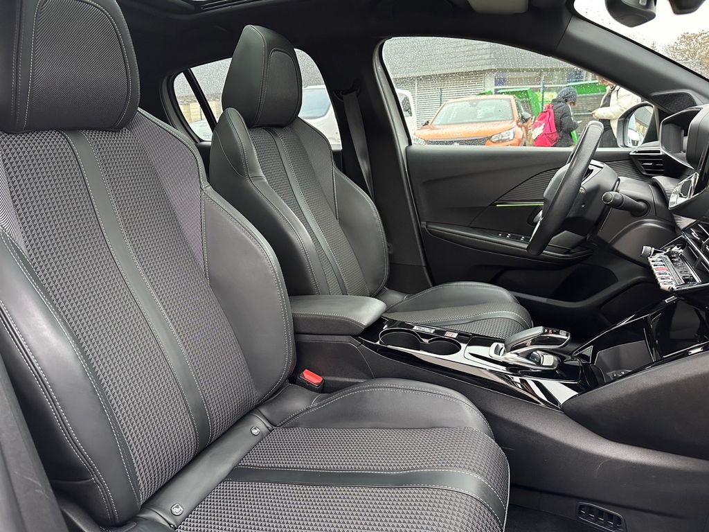 Peugeot 208 2021